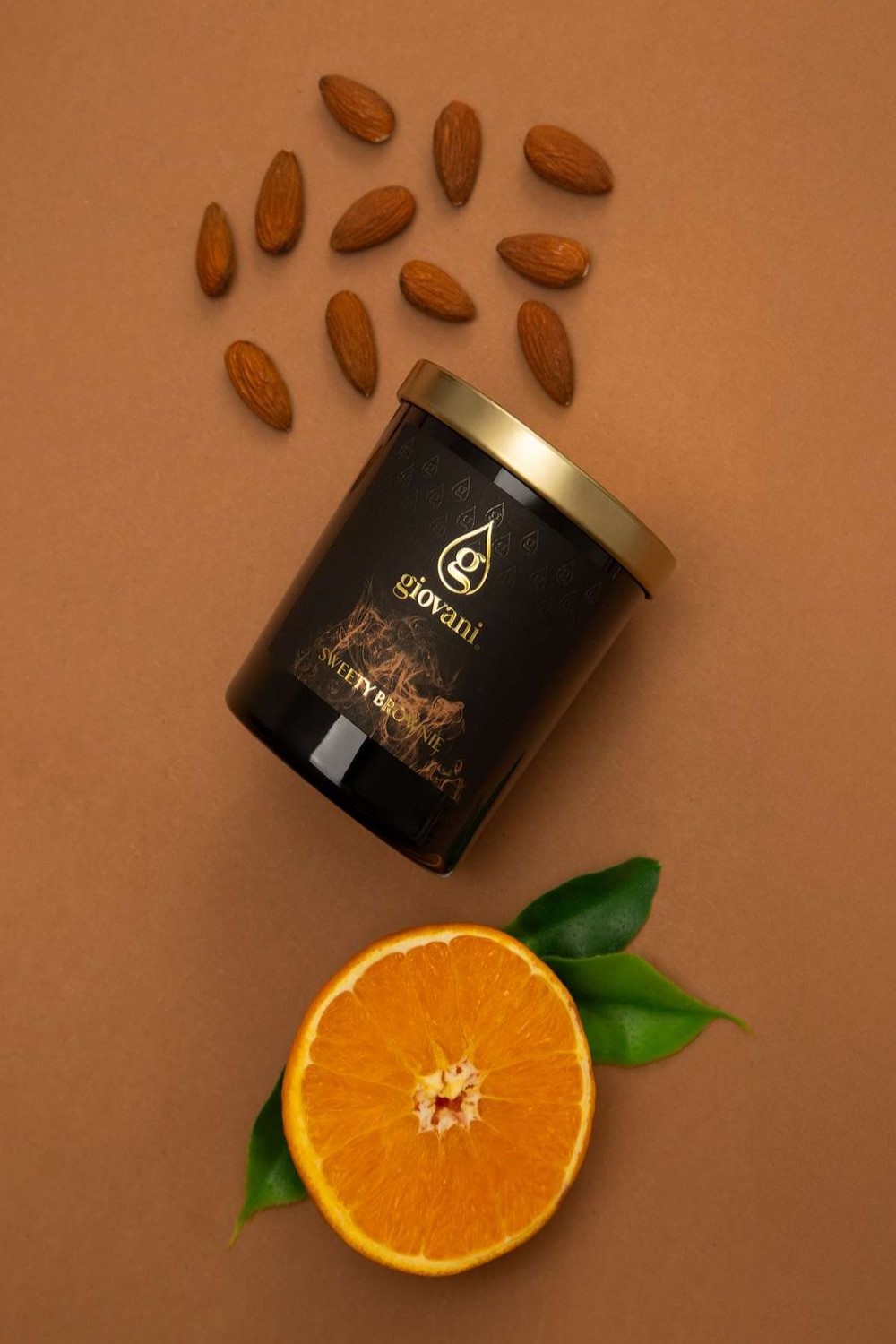 Giovani SWEETY BROWNIE Candle that smells like perfume