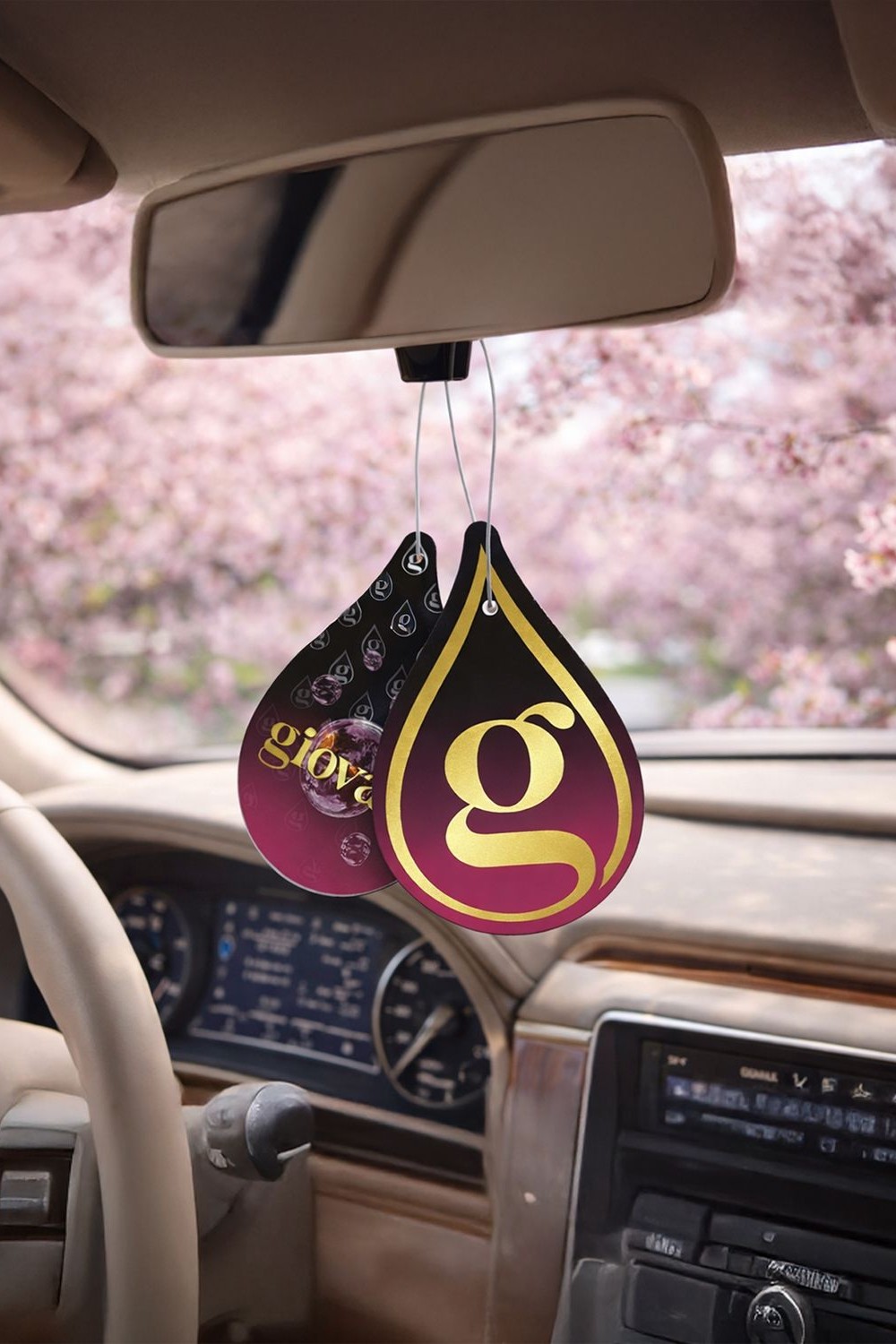 Universal tag with BUBBLE PINK fragrance