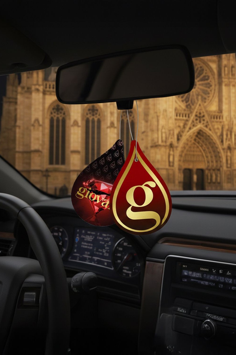 Universal tag with RED CASHMERE fragrance